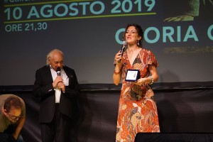 Gloria Conti Premio Spazio d'autore e il M°  Pino Scarpettini